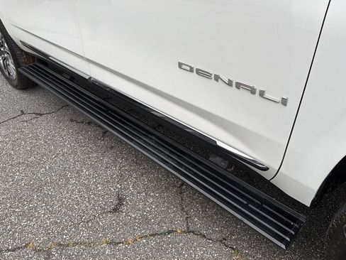 Used 2024 GMC Yukon XL Denali Ultimate AWD/4WD image 7