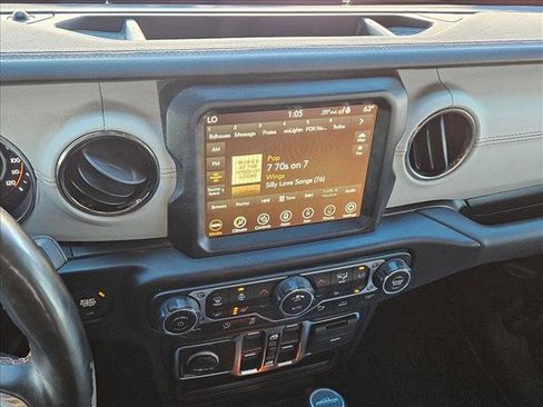 Used 2021 Jeep Gladiator Overland image 14