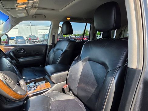 Used 2017 INFINITI QX80 4WD w/ All Season Package image 10
