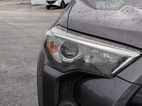 Used 2022 Toyota 4Runner SR5 Premium w/ Moonroof Package RWD image 10