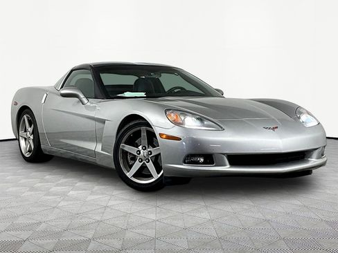 Used 2005 Chevrolet Corvette Coupe w/ Preferred Equipment Group RWD image 3