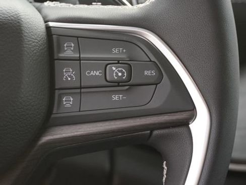 New 2025 Jeep Grand Cherokee Limited image 29