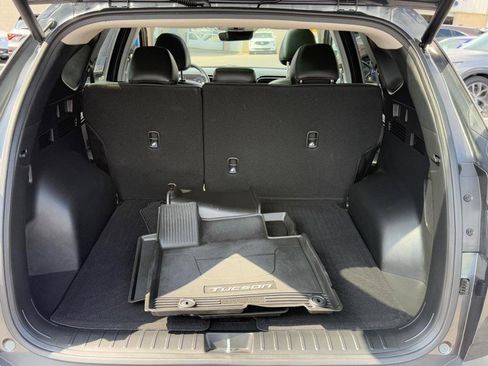 Used 2023 Hyundai Tucson Limited w/ Winter Package image 5