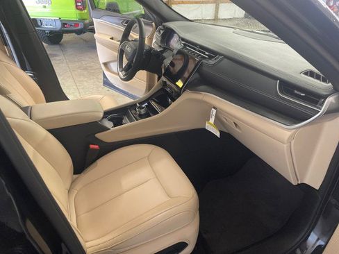 Used 2024 Jeep Grand Cherokee Limited w/ Trailer Tow Package image 15