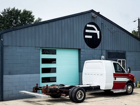 Used 2003 Ford E-450 and Econoline 450 RWD image 3