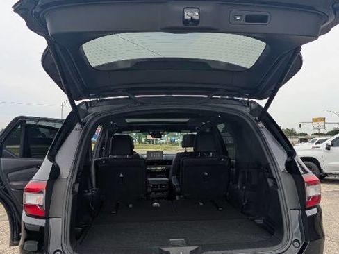 Used 2025 Honda Pilot TrailSport image 23