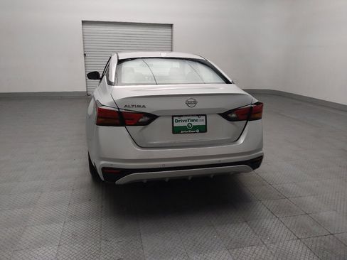 Used 2025 Nissan Altima 2.5 SV FWD image 6