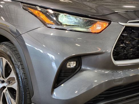 Used 2021 Toyota Highlander XLE image 13