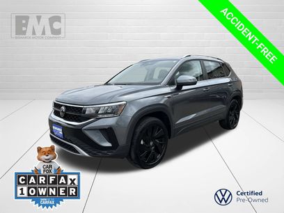 Used 2023 Volkswagen Taos SE w/ Panoramic Sunroof Package