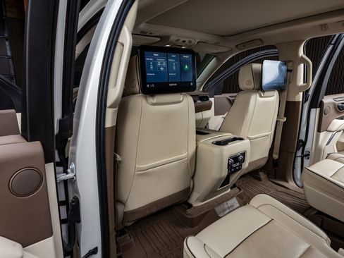 Used 2021 GMC Yukon Denali w/ Denali Premium Package image 36