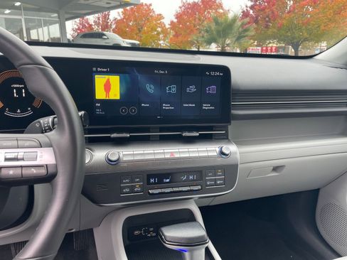 Used 2025 Hyundai Kona SEL image 18