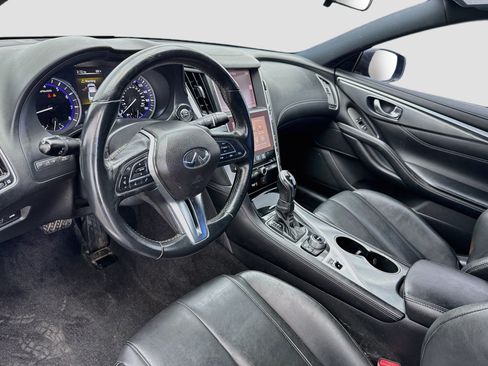 Used 2017 INFINITI Q60 2.0t w/ Moonroof Package RWD image 7