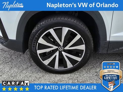 Used 2024 Volkswagen Taos SE image 12
