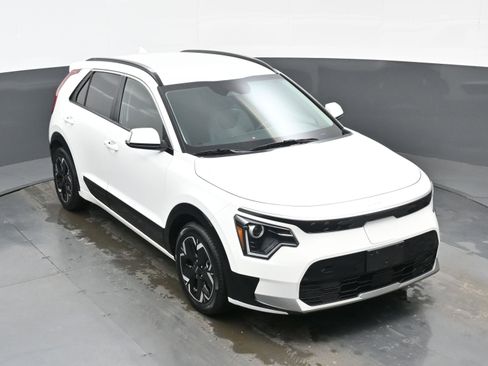 Used 2023 Kia Niro Wind w/ Wind Preserve Package image 40