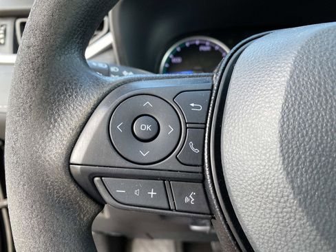 Used 2021 Toyota RAV4 LE AWD/4WD image 19