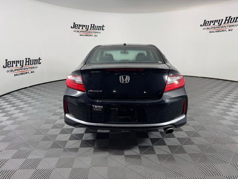 Used 2017 Honda Accord EX image 10