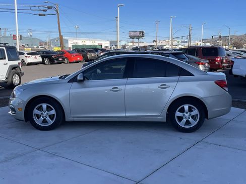 Used 2016 Chevrolet Cruze LT image 2