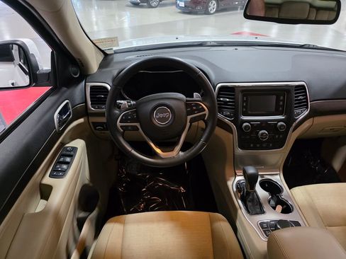 Used 2016 Jeep Grand Cherokee Laredo w/ Quick Order Package 23E AWD/4WD image 17