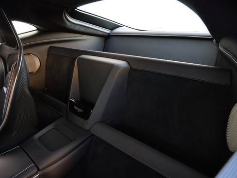 Used 2025 Aston Martin V8 Vantage image 24