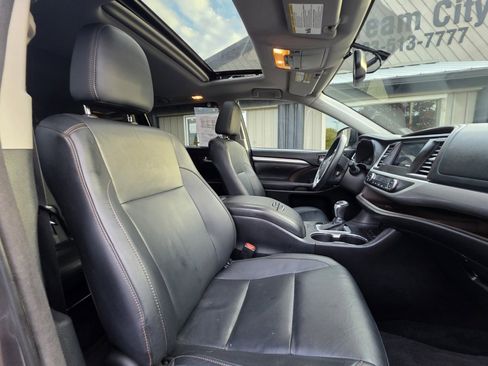 Used 2015 Toyota Highlander XLE image 13