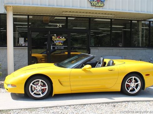Used 2004 Chevrolet Corvette Convertible w/ Preferred Equipment Group RWD image 4