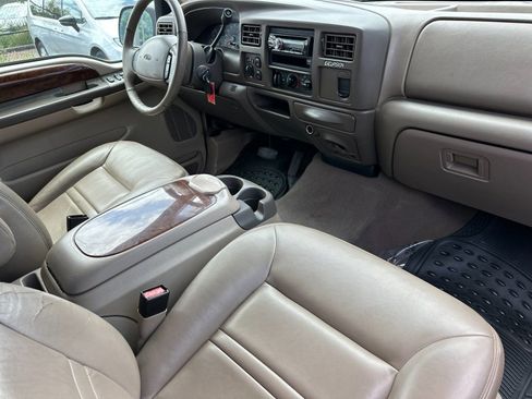 Used 2001 Ford Excursion Limited AWD/4WD image 17