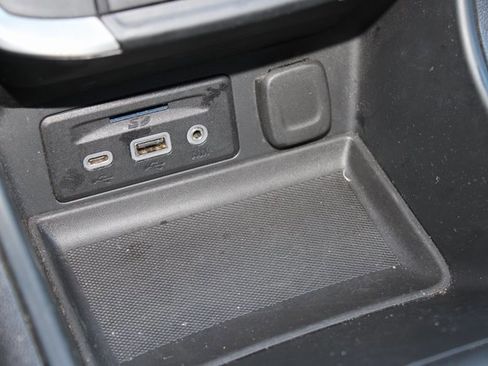 Used 2024 GMC Terrain SLT image 25