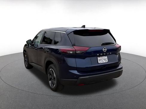 Used 2025 Nissan Rogue SV FWD image 11