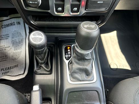 Used 2021 Jeep Wrangler Sport image 23