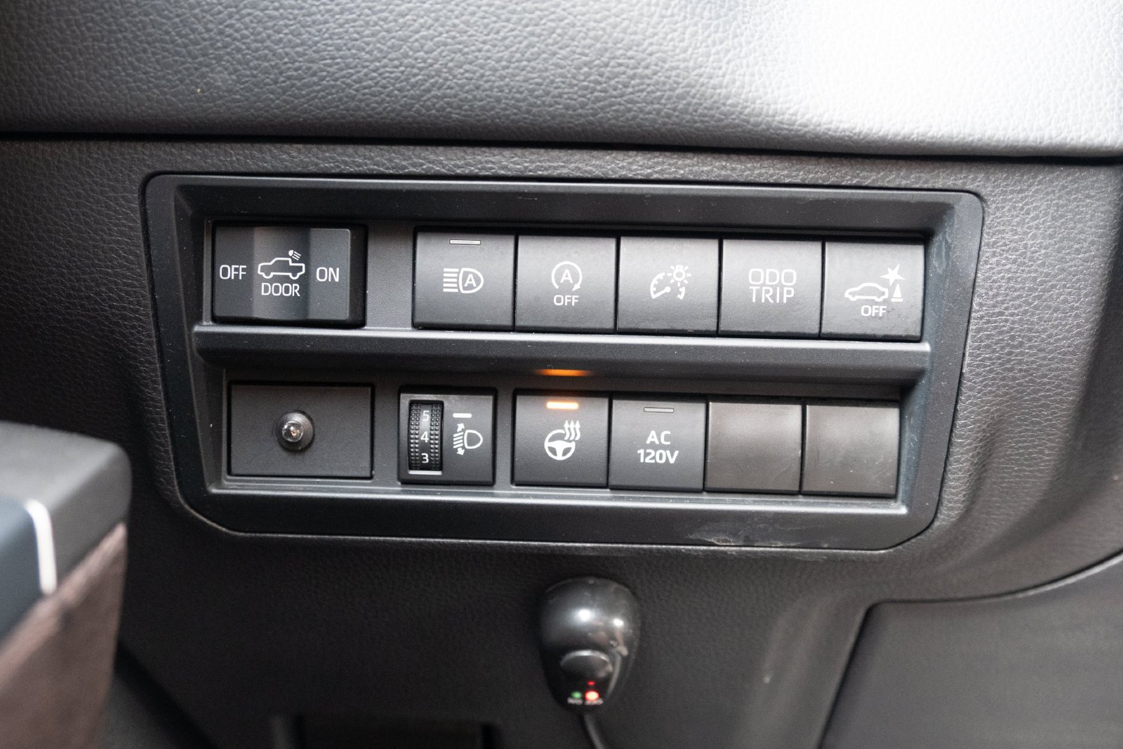 Used 2022 Toyota Tundra Limited w/ TRD Off-Road Package AWD/4WD image 11