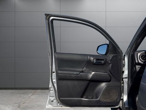 Used 2023 Toyota Tacoma TRD Off-Road image 14