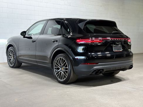 Certified 2023 Porsche Cayenne Platinum Edition AWD/4WD image 3
