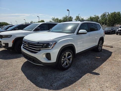 Used 2024 Volkswagen Atlas SE FWD image 3