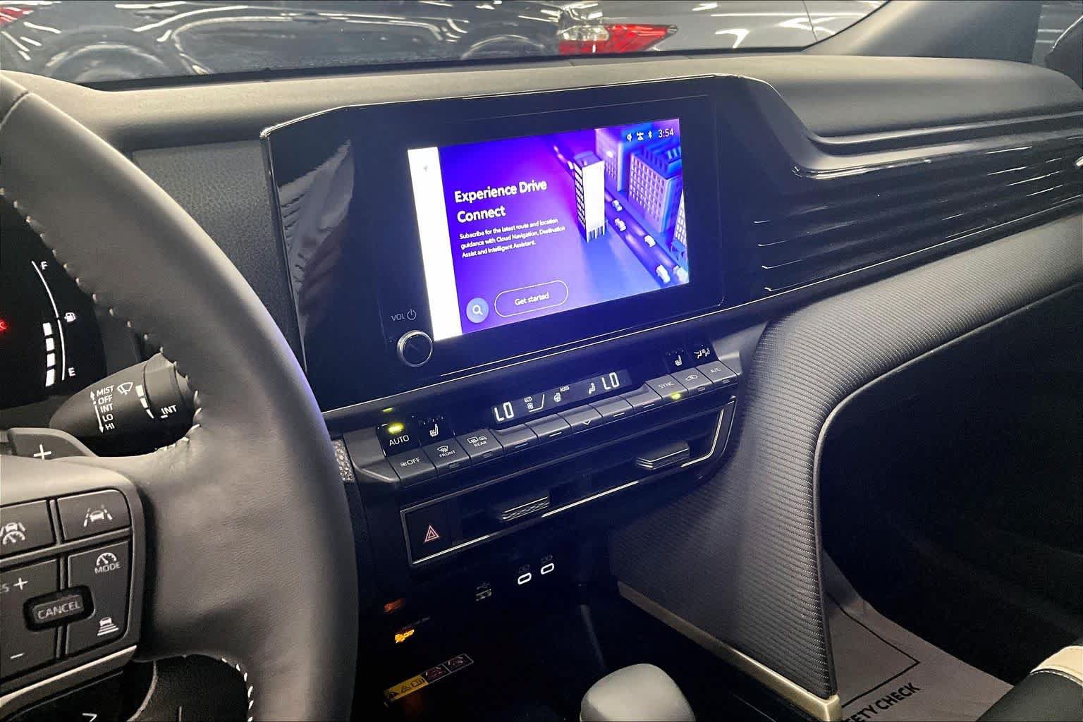 Used 2025 Toyota Camry SE w/ Convenience Package FWD image 6