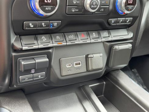 Used 2021 GMC Sierra 1500 AT4 w/ AT4 Preferred Package AWD/4WD image 18