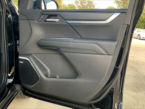 Used 2025 GMC Acadia Elevation image 22