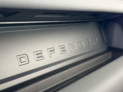 Used 2025 Land Rover Defender 110 X-Dynamic SE image 22