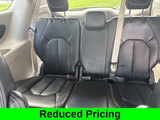 Used 2024 Chrysler Pacifica Touring-L FWD image 32