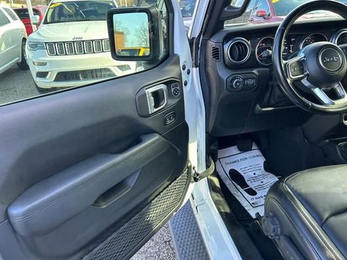 Used 2021 Jeep Wrangler Unlimited Sahara image 9