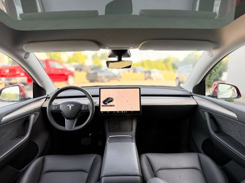 Used 2023 Tesla Model Y Long Range AWD/4WD image 25