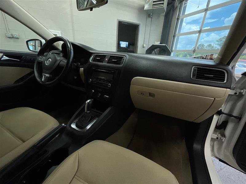 Used 2011 Volkswagen Jetta SE FWD image 27