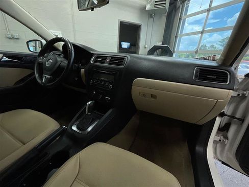 Used 2011 Volkswagen Jetta SE FWD image 27