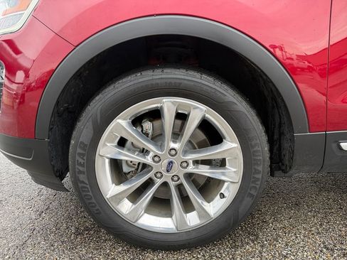 Used 2018 Ford Explorer XLT w/ Equipment Group 202A AWD/4WD image 29