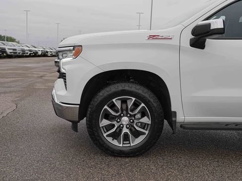Used 2024 Chevrolet Silverado 1500 LT AWD/4WD image 11