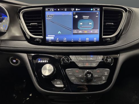 New 2026 Chrysler Pacifica Select AWD/4WD image 8