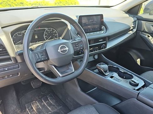 Used 2025 Nissan Rogue SV AWD/4WD image 11