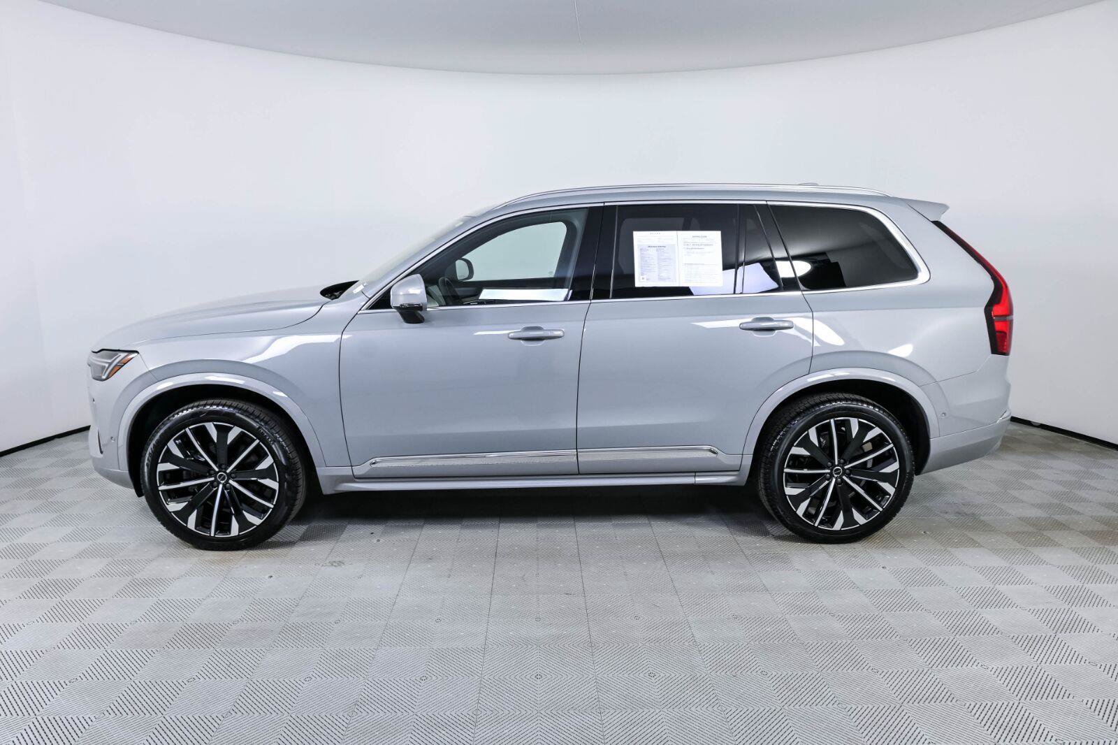 Certified 2026 Volvo XC90 B6 Plus AWD/4WD image 2