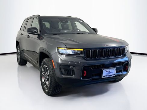 Used 2022 Jeep Grand Cherokee Trailhawk image 3