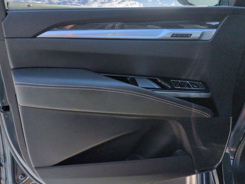 Certified 2025 Cadillac Escalade ESV V AWD/4WD image 22