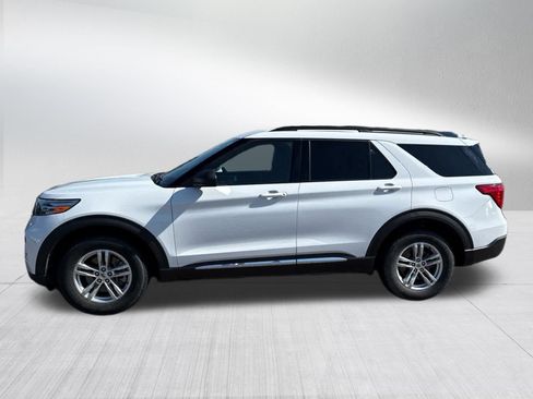 Used 2020 Ford Explorer XLT AWD/4WD image 4